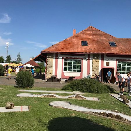 Famozclub Ξενοδοχείο Bakov nad Jizerou Εξωτερικό φωτογραφία